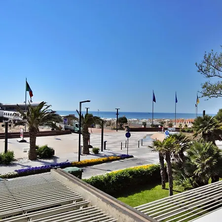 Residence Spiaggia 利尼亚诺萨比亚多罗